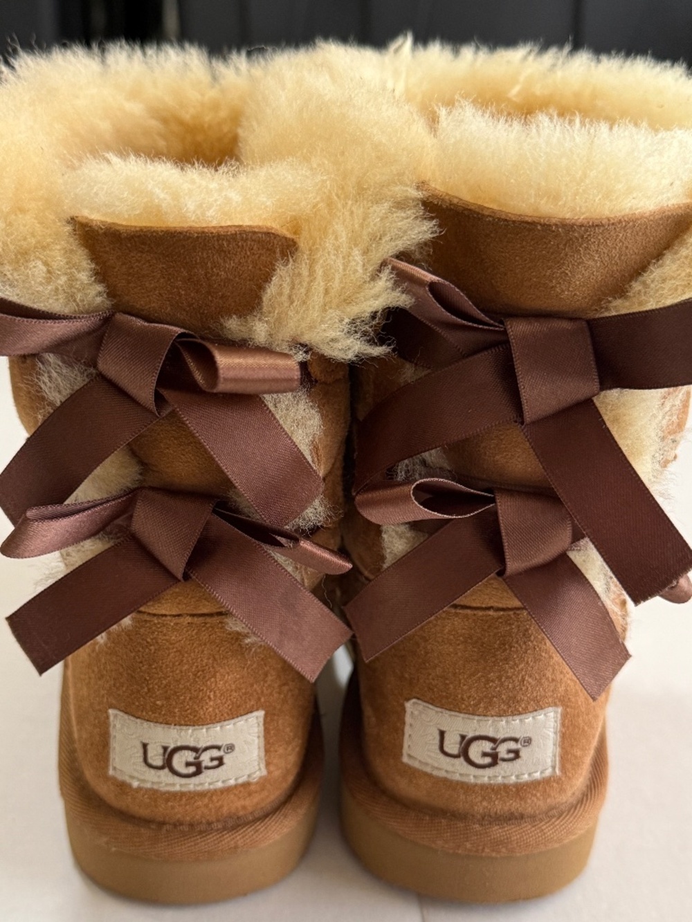 Girls UGG Bailey Bow ll Boot size 2 - Picture 2 of 13
